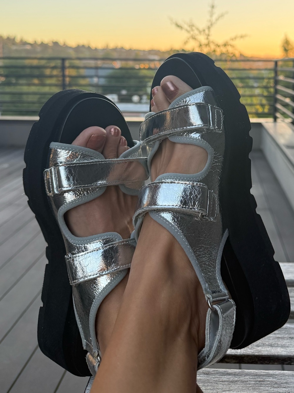 Dolce Vita Women's Silver Triple-Strap Platform Dad Sandals with Cushioned Sole
